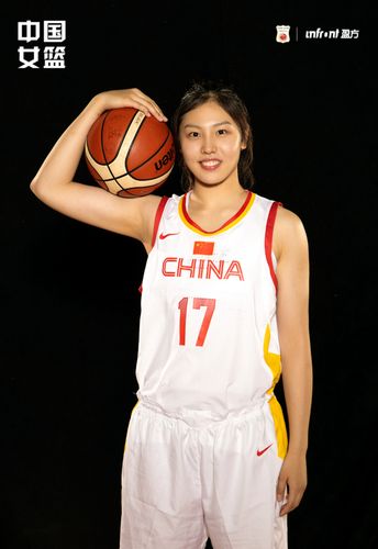 中国女篮13号队员是谁
