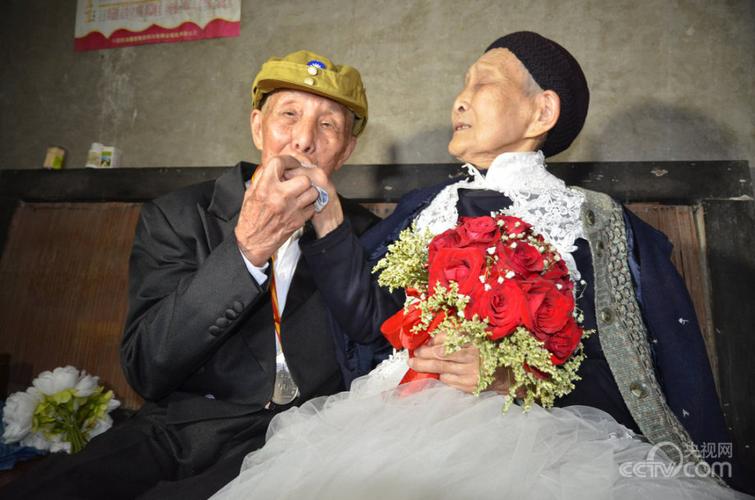 98岁老太和19岁小伙结婚
